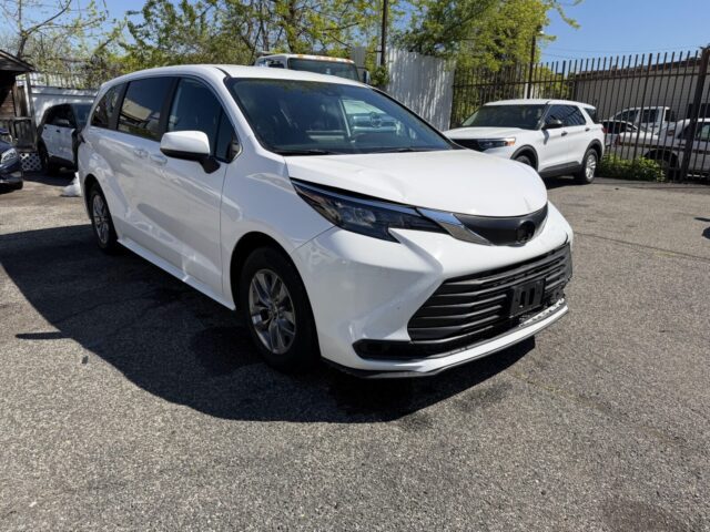 2025 TOYOTA SIENNA LE FOR SALE – $16,500